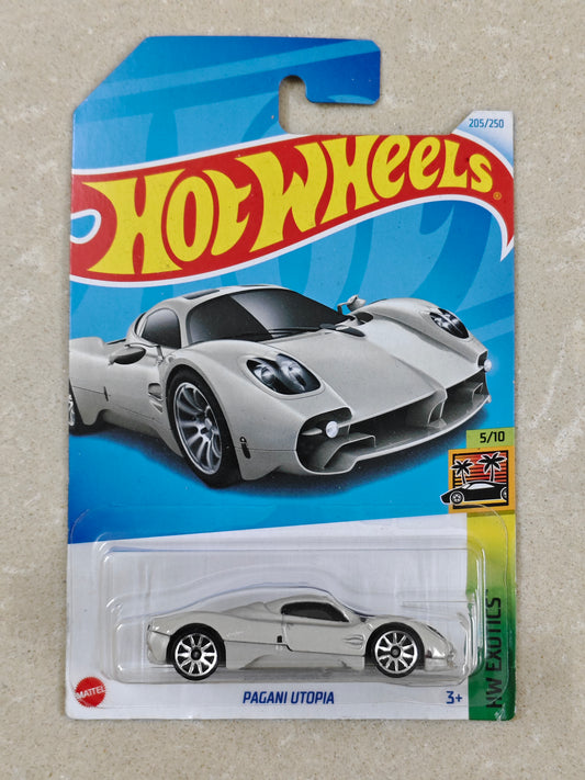 Hot Wheels - Pagani Utopia - Diecast Car - 1:64 Scale (Blister Cracked)