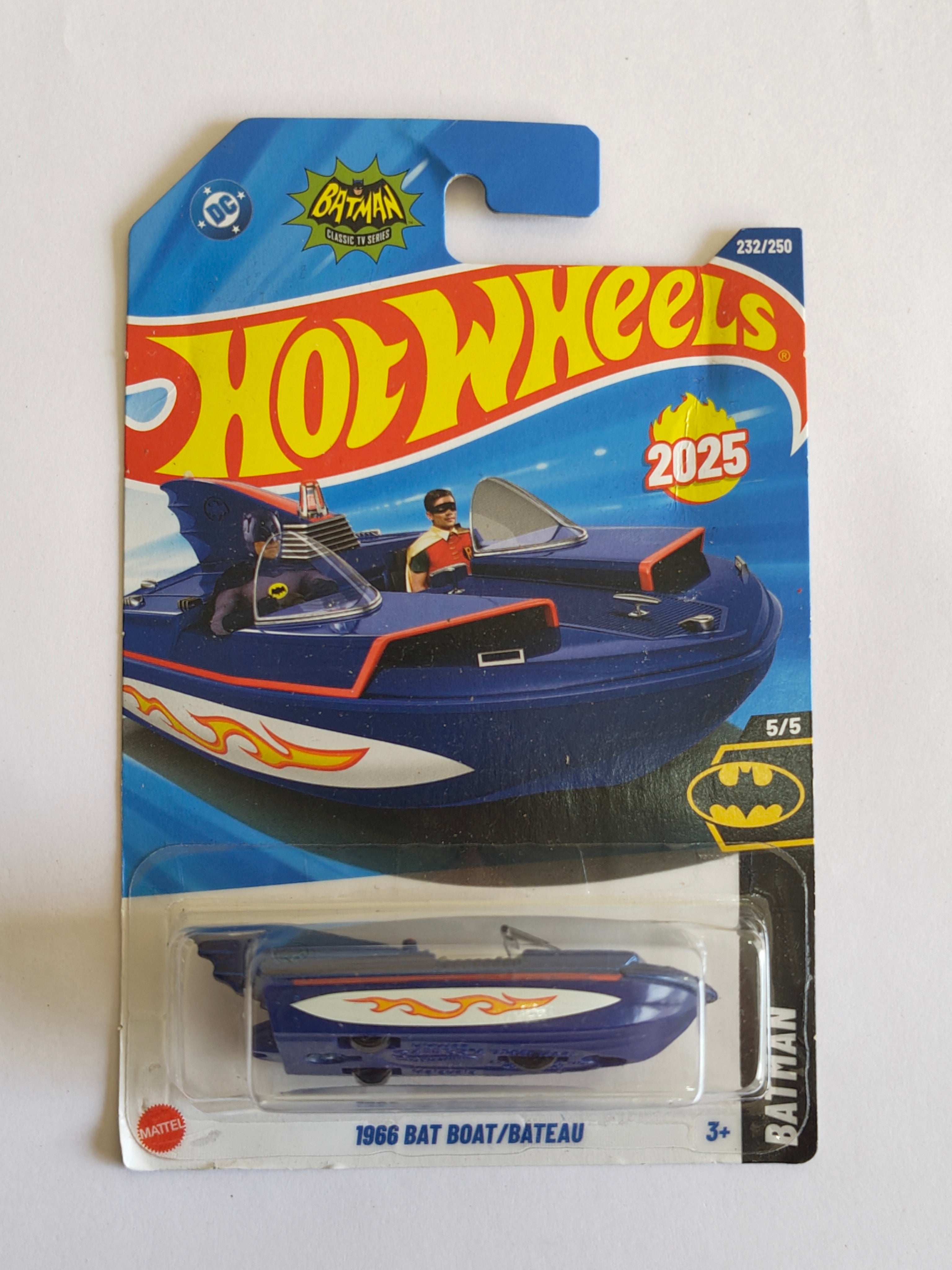 Hot Wheels 1966 Bat Boat/Bateau Diecast Boat 1:64 Scale - Superhero Boat Collection