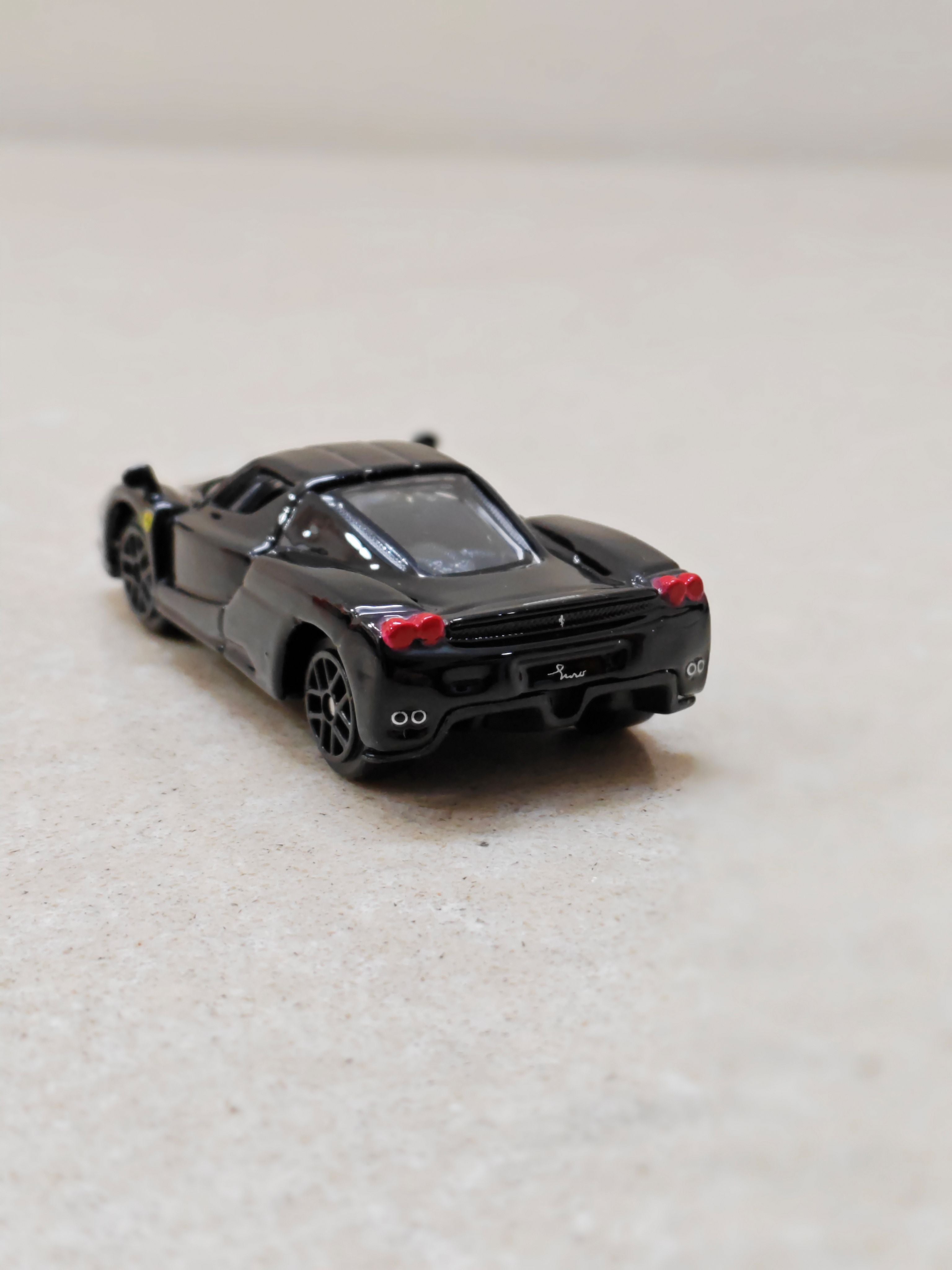 Bburago Enzo Ferrari Diecast Car 1:64 Scale
