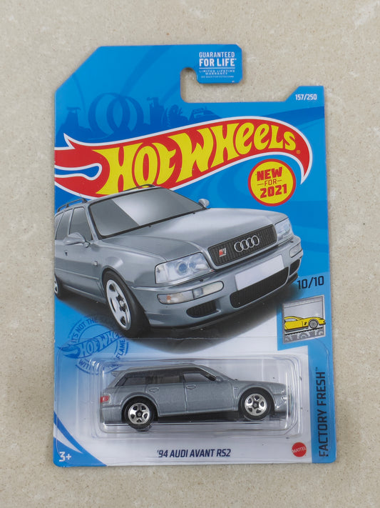 Hot Wheels - Imported - 94 Audi Avant RS2 Silver - Diecast Car 1:64 Scale