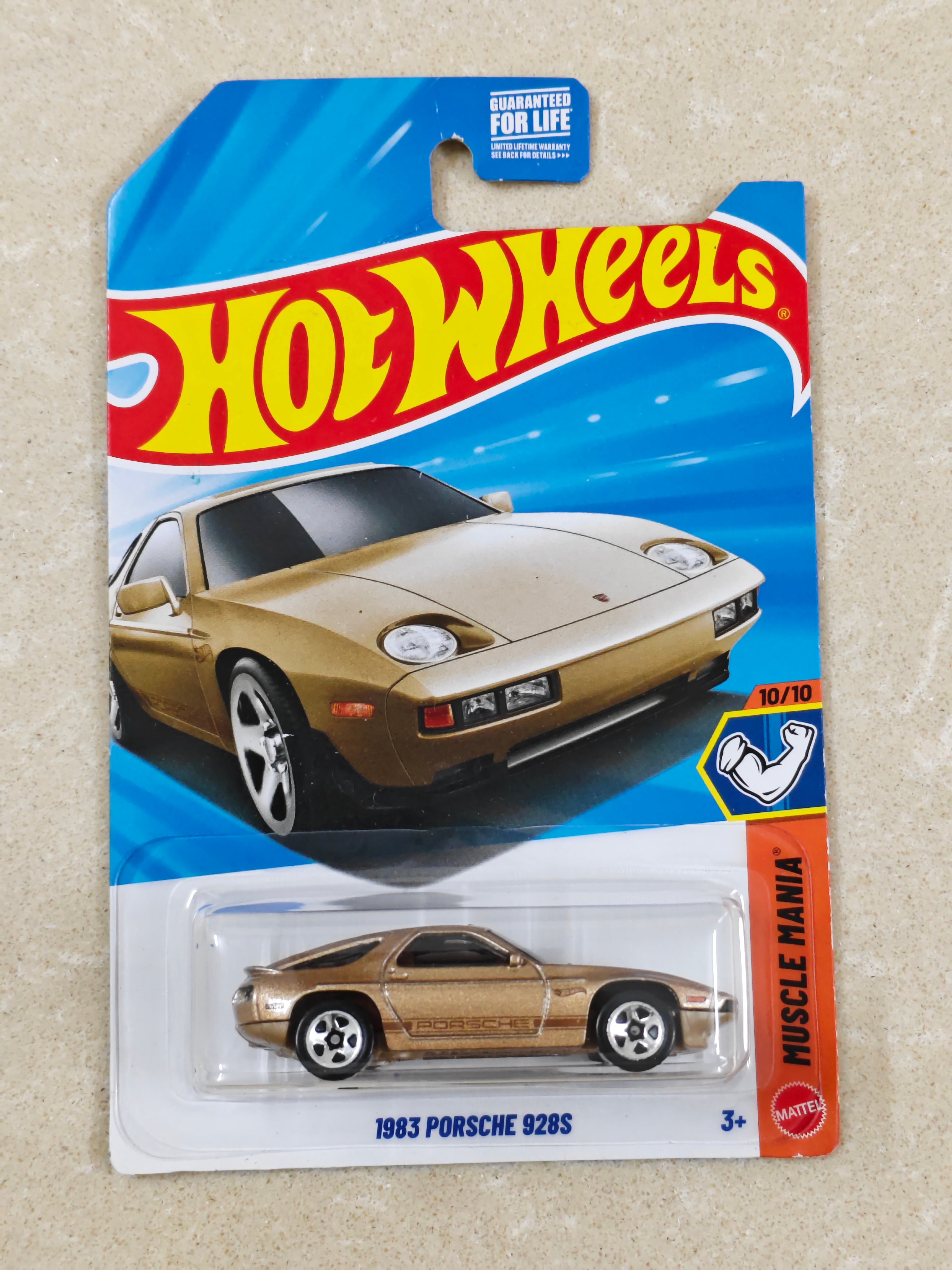 Hot Wheels - US Exclusive Release- 1983 Porsche 928S - Diecast Car - 1:64 Scale (Creased Card)