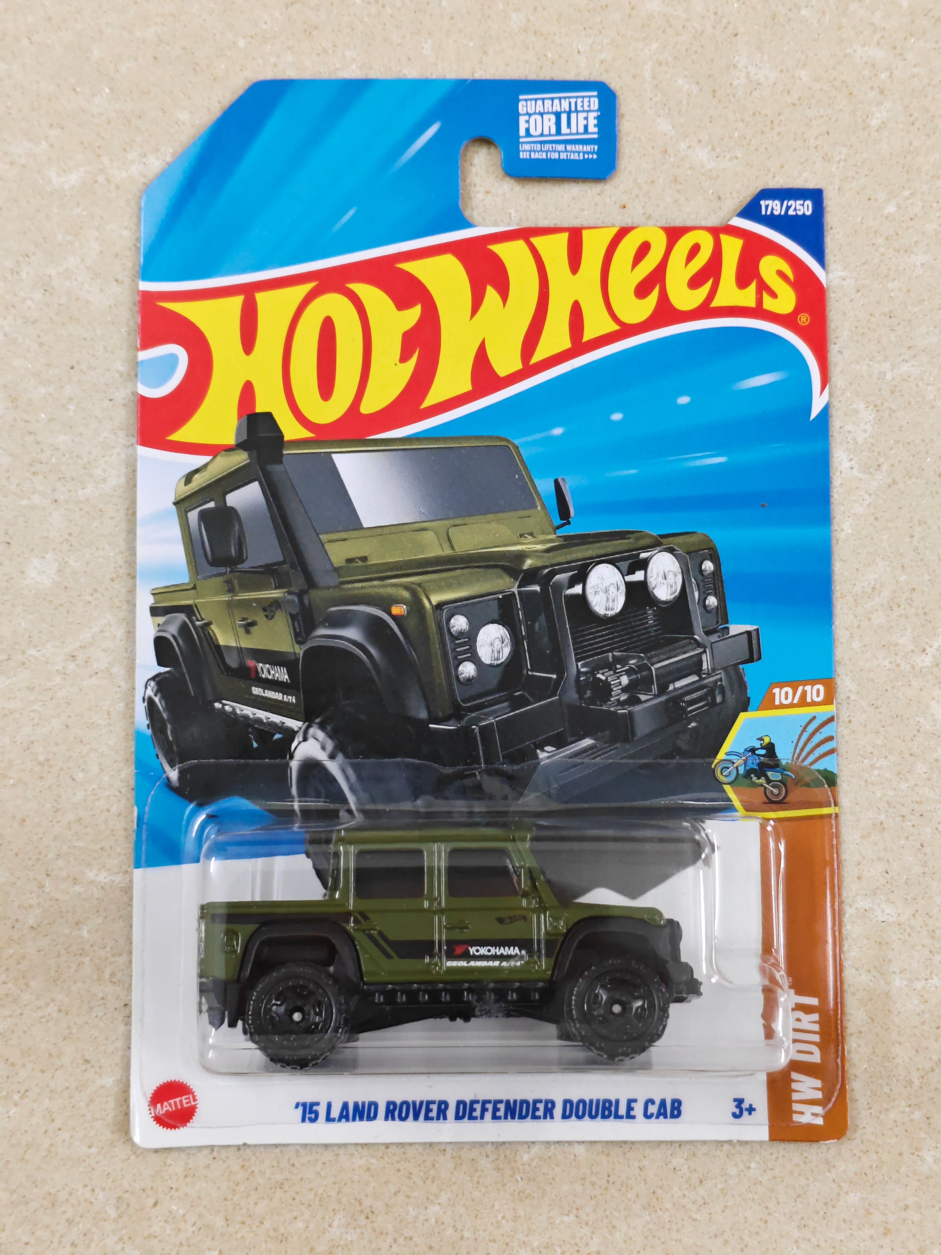 Hot Wheels - US Imported - 15 Land Rover Defender Double Cab Green - Diecast Car - 1:64 Scale