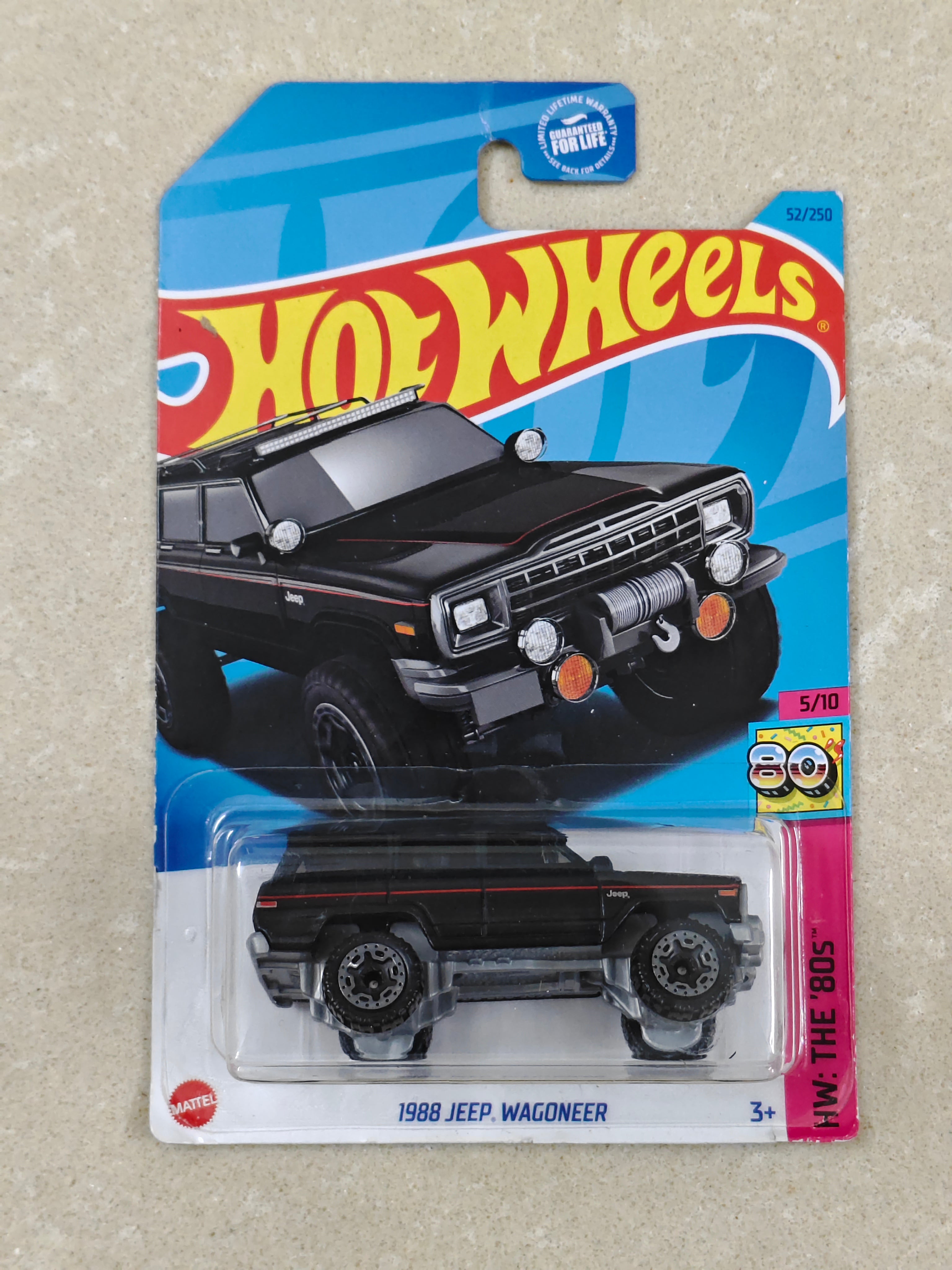 Hot Wheels - US Imported  - 1988 Jeep Wagoneer - Diecast Car - 1:64 Scale (Bad Card)