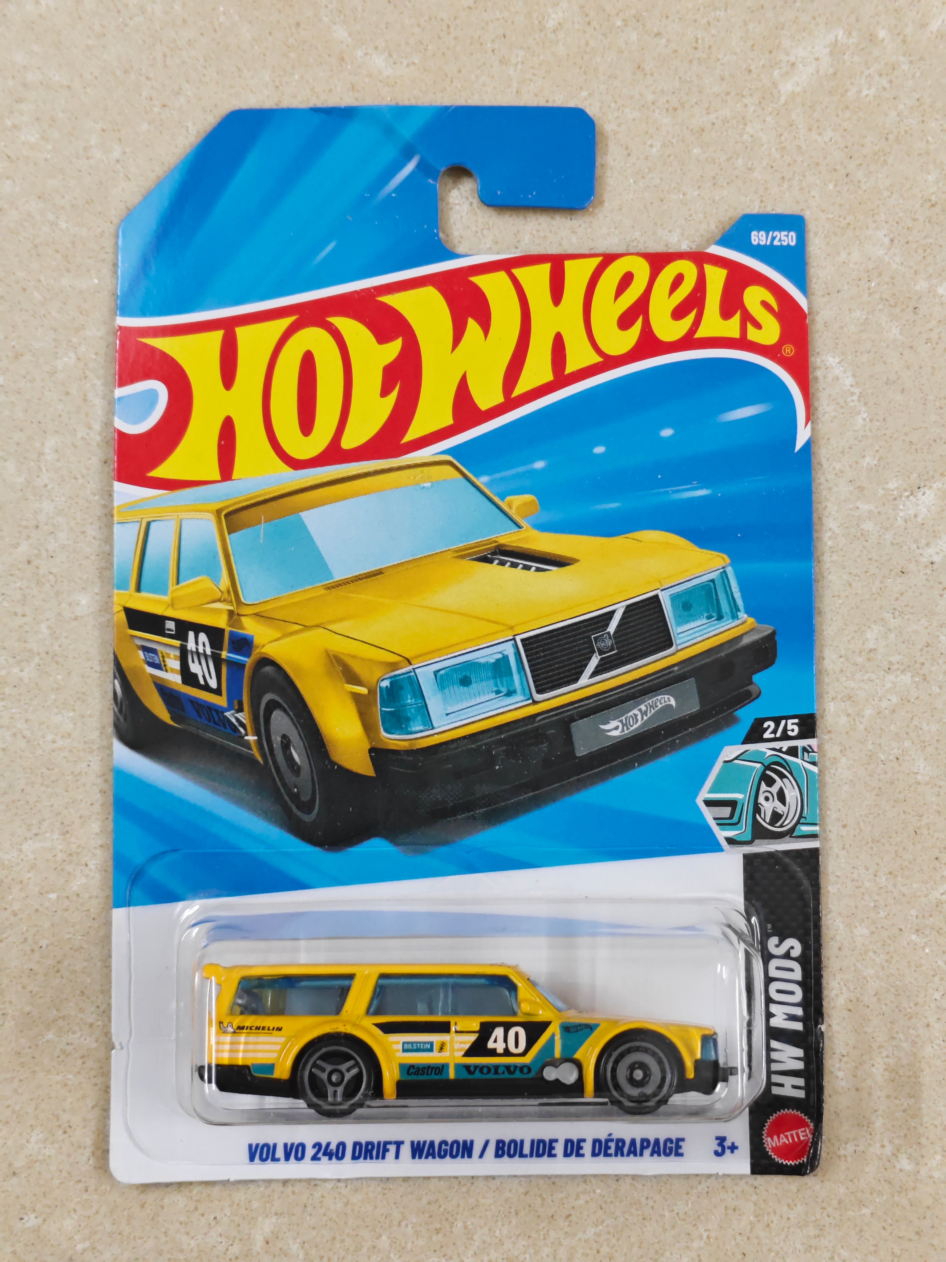 Hot Wheels - L Case 2026 - Volvo 240 Drift Wagon - Diecast Car - 1:64 Scale (Creased J Hook)