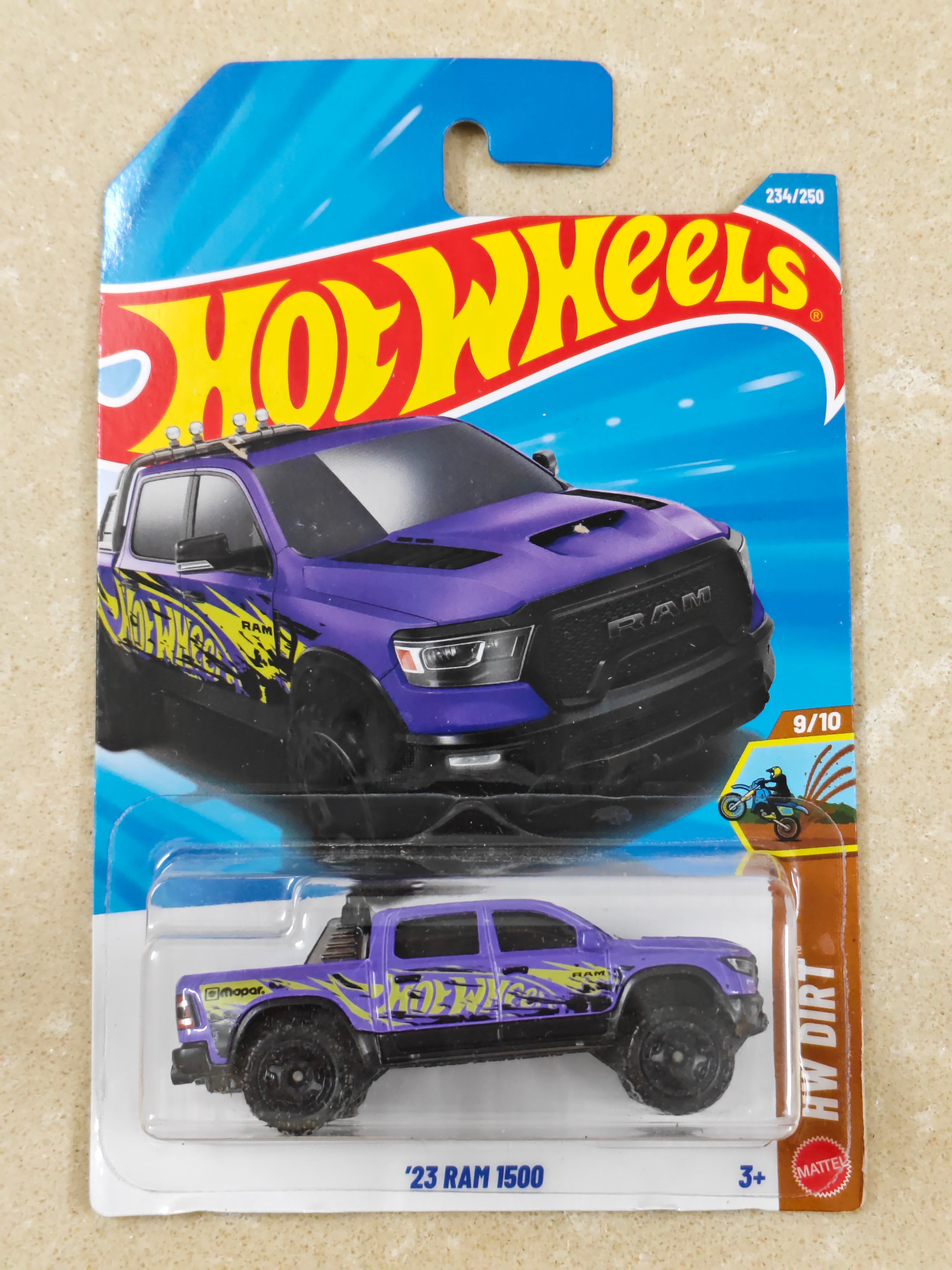 Hot Wheels - N Case 2026 - 23 RAM 1500 - Diecast Car - 1:64 Scale (Minute Scratch on Blister)